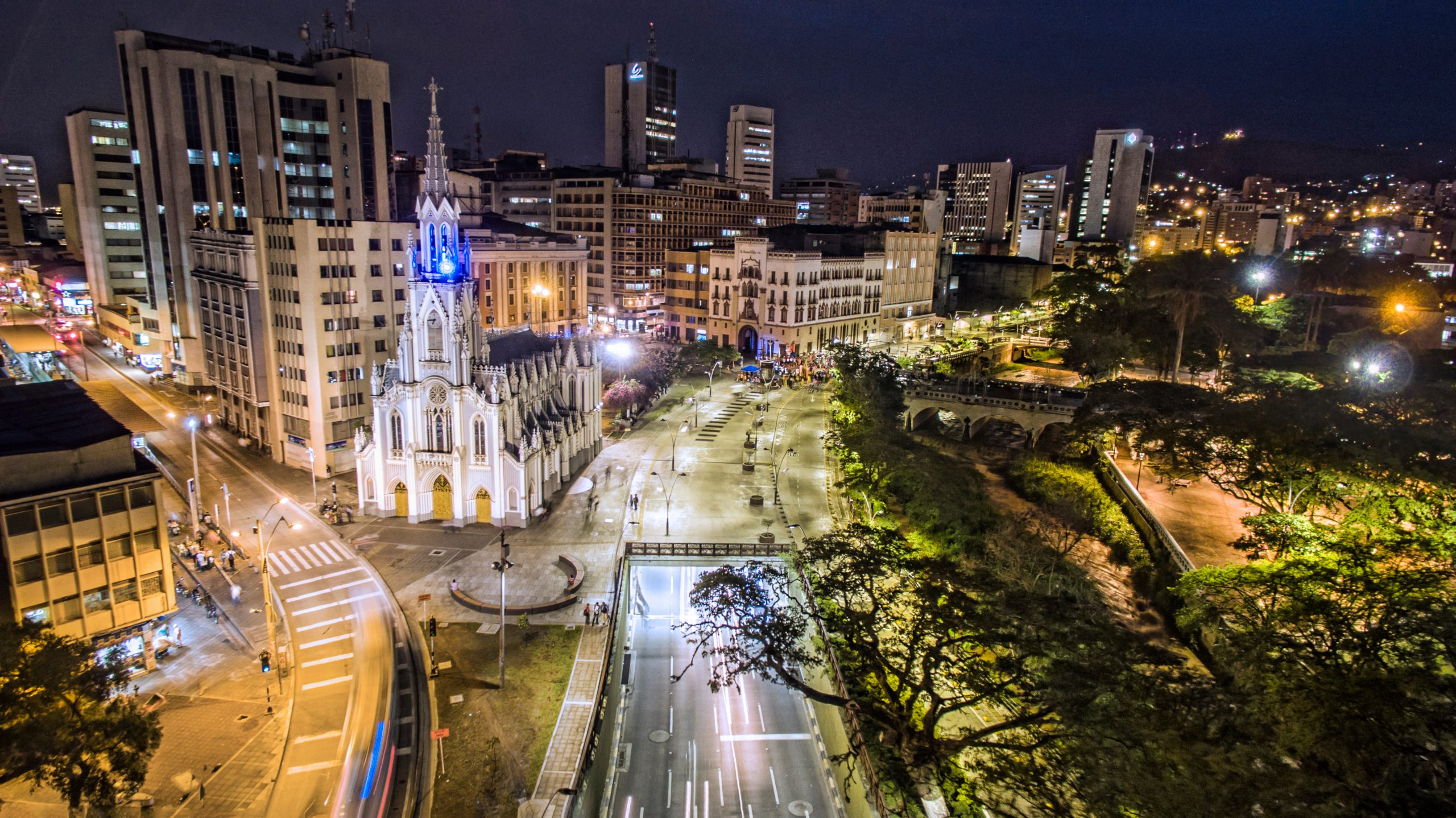 Bulevar del Río, Santiago de Cali en la noche